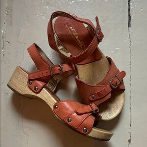 Kids Leather and Wood Buckle Sandals